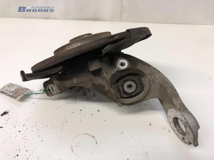 Knuckle, rear left from a Audi Q5 (8RB) 2.0 TDI 16V Quattro 2013