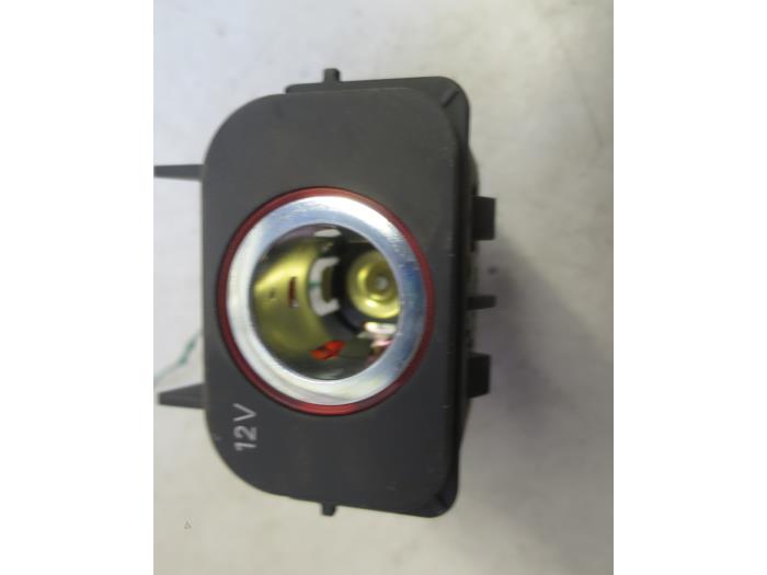Cigarette lighter socket