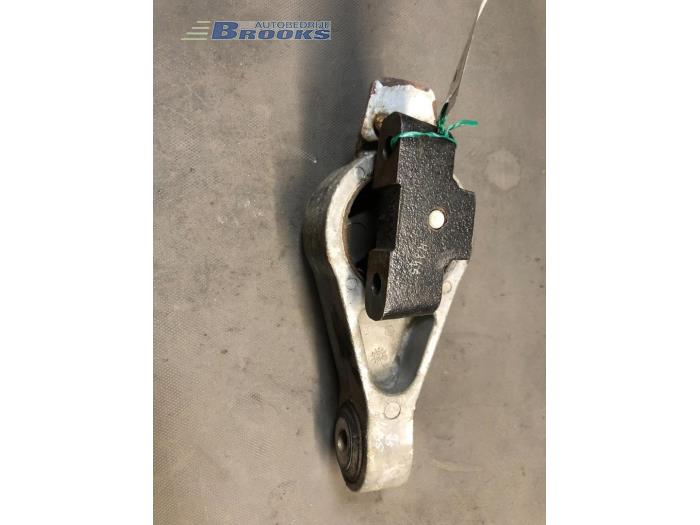Usagé Support moteur Chrysler PT Cruiser 2.2 CRD 16V Prix € 30,00 Règlement à la marge proposé par Autobedrijf Brooks