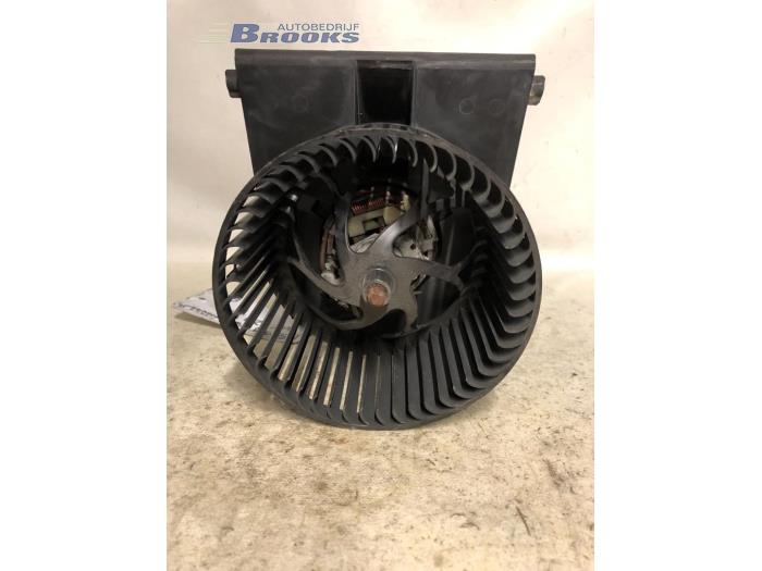 Motor de ventilador de calefactor de un Volkswagen Bora (1J2) 1.6 2000