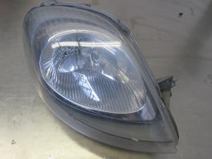 Used Headlight, right Renault Trafic New (JL) 1.9 dCi 82 16V Price € 30,00 Margin scheme offered by Autobedrijf Brooks