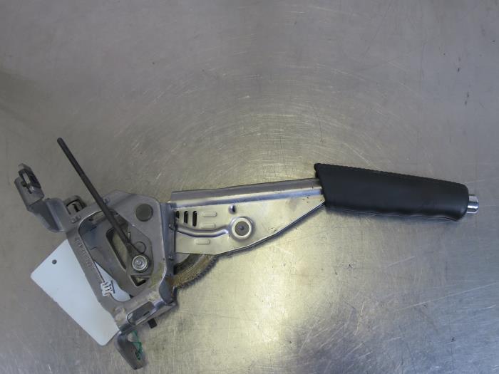 Parking brake lever from a Skoda Yeti (5LAC) 2.0 TDI 16V 2010