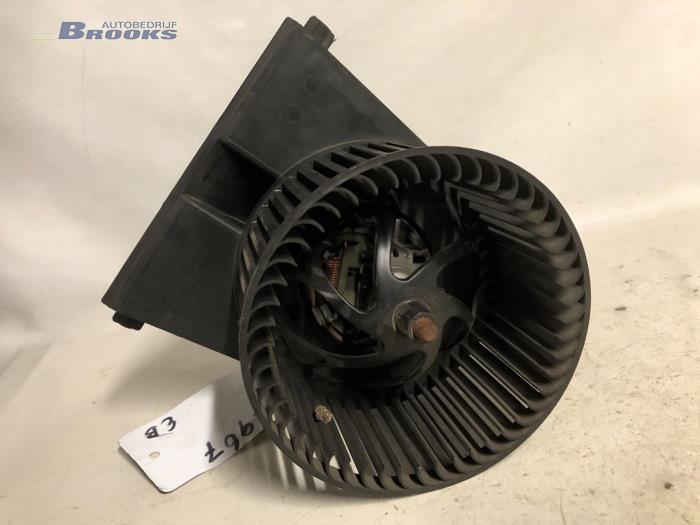 Motor de ventilador de calefactor de un Volkswagen Bora (1J2) 2.3 V5 2000