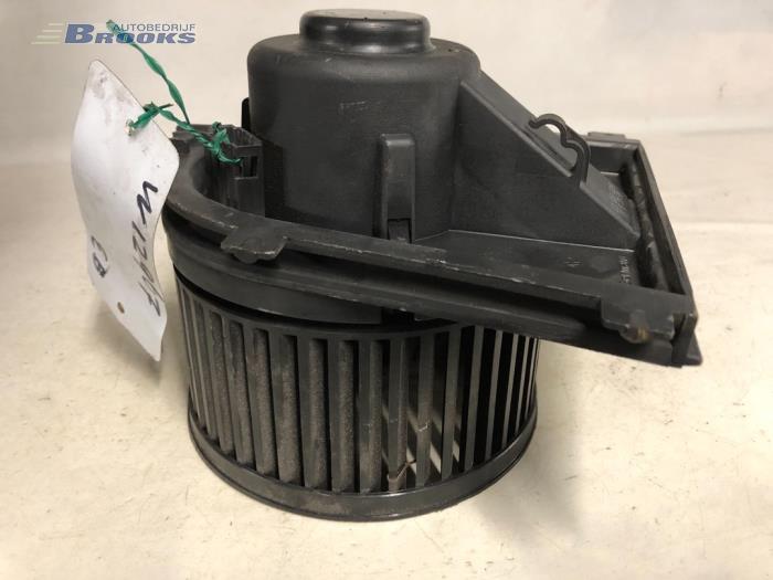 Motor de ventilador de calefactor de un Volkswagen Bora (1J2) 2.3 V5 2000