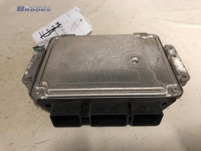Used Engine management computer Opel Vivaro 1.9 DI Price € 190,00 Margin scheme offered by Autobedrijf Brooks