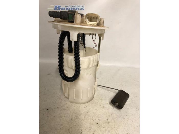Usagé Pompe à carburant Renault Trafic New (JL) 1.9 dCi 82 16V Prix € 80,00 Règlement à la marge proposé par Autobedrijf Brooks