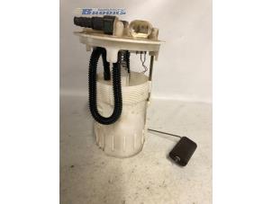 Used Electric fuel pump Renault Trafic New (JL) 1.9 dCi 82 16V Price € 80,00 Margin scheme offered by Autobedrijf Brooks