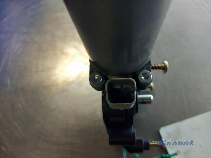 Door window motor Peugeot Partner 1.6 HDI 75 - 0130821762 BOSCH