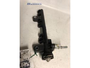 Used Fuel injector nozzle Toyota Aygo (B10) 1.0 12V VVT-i Price € 40,00 Margin scheme offered by Autobedrijf Brooks