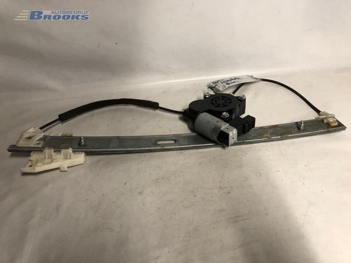 Usados Motor de ventanilla de puerta Mazda 5 Precio € 32,00 Norma de margen ofrecido por Autobedrijf Brooks