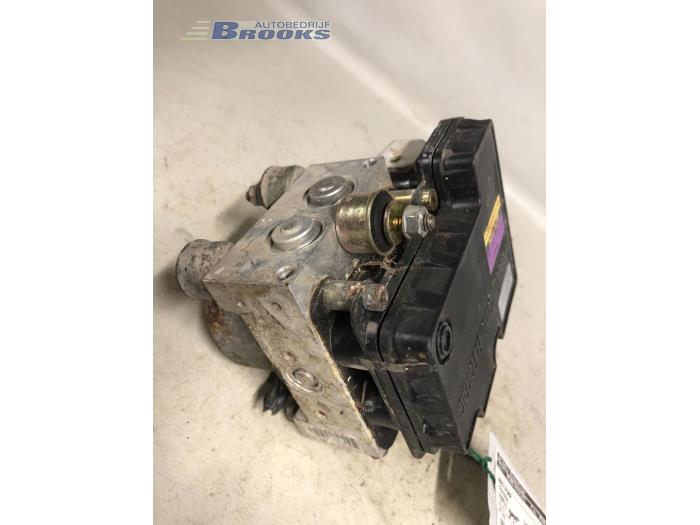 Begagnade ABS-pump Toyota Yaris Verso Pris € 40,00 Marginaltabell erbjuds av Autobedrijf Brooks