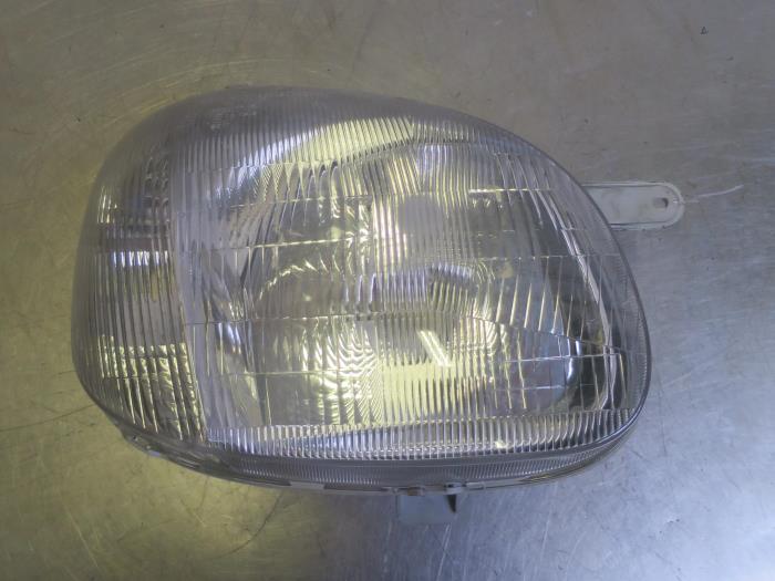 Używane Reflektor prawy Hyundai Atos Cena € 20,00 Procedura marży oferowane przez Autobedrijf Brooks