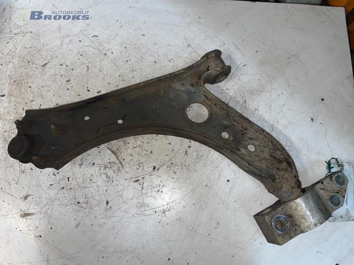 Front wishbone, right from a Volkswagen Caddy III (2KA,2KH,2CA,2CH) 1.9 TDI 2005