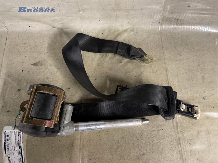 Front seatbelt, left from a Audi A4 (B5) 1.8 20V 1997