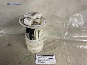 Usados Bomba eléctrica de combustible Renault Twingo II (CN) 1.2 16V LEV Precio € 32,00 Norma de margen ofrecido por Autobedrijf Brooks
