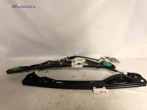 Used Window mechanism 4-door, front right BMW 3 serie (E90) 316i 16V Price € 25,00 Margin scheme offered by Autobedrijf Brooks