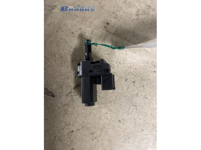 Brake light switch from a Ford Focus 2 Wagon 1.6 TDCi 16V 110 2009