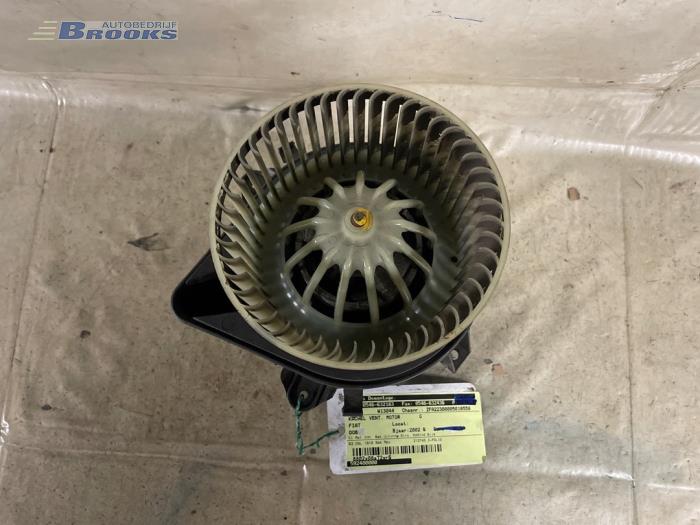 Heating and ventilation fan motor from a Fiat Doblo (223A/119) 1.9 D 2002