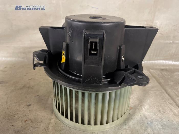 Heating and ventilation fan motor from a Fiat Doblo (223A/119) 1.9 D 2002