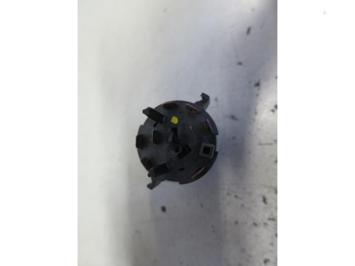 Ignition switch Volkswagen Polo IV 1.9 SDI 04160200