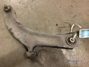Used Front wishbone, right Renault Clio III (BR/CR) 1.2 16V TCe 100 Price € 25,00 Margin scheme offered by Autobedrijf Brooks