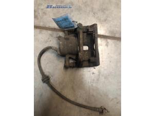 Used Front brake calliper, right Renault Clio III (BR/CR) 1.2 16V TCe 100 Price € 25,00 Margin scheme offered by Autobedrijf Brooks