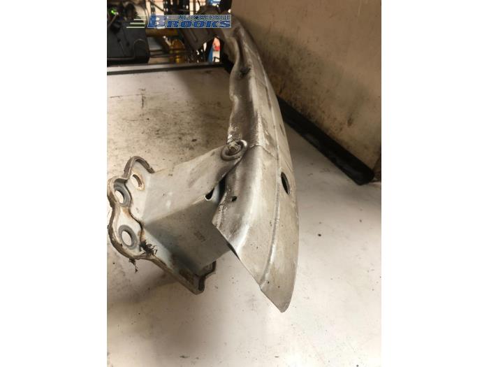 Front bumper frame from a Opel Combo (Corsa C) 1.7 DTI 16V 2003