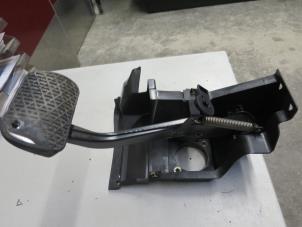 Used Brake pedal Mercedes CLK (R209) 2.6 240 V6 18V Price € 52,00 Margin scheme offered by Autobedrijf Brooks