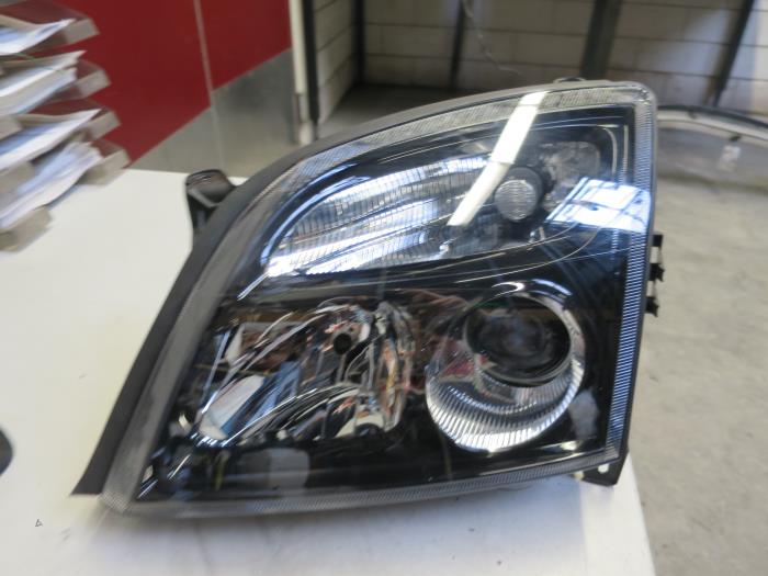 Gebrauchte Scheinwerfer links Opel Vectra Preis € 25,00 Margenregelung angeboten von Autobedrijf Brooks