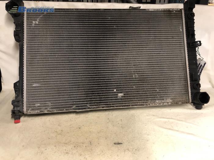 Usagé Radiateur Mercedes CLK (R209) 2.6 240 V6 18V Prix € 80,00 Règlement à la marge proposé par Autobedrijf Brooks