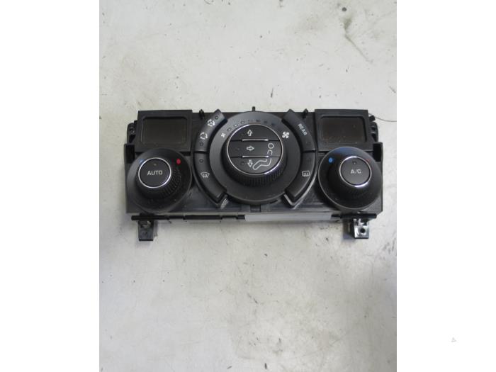 Panel de control de calefacción de un Peugeot 5008 I (0A/0E) 1.6 HDiF 16V 2010