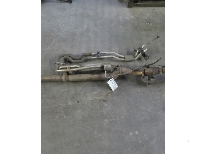 Exhaust middle silencer from a Peugeot 5008 I (0A/0E) 1.6 HDiF 16V 2010