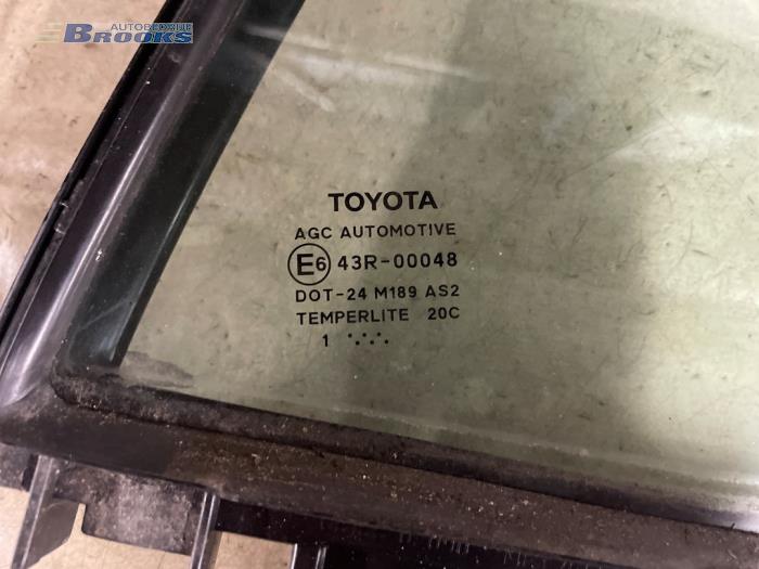Extra window 4-door, right from a Toyota Auris (E15) 1.8 16V HSD Full Hybrid 2012