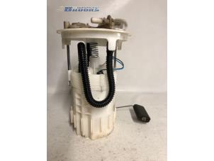 Used Electric fuel pump Renault Trafic New (FL) 1.9 dCi 82 16V Price € 64,00 Margin scheme offered by Autobedrijf Brooks