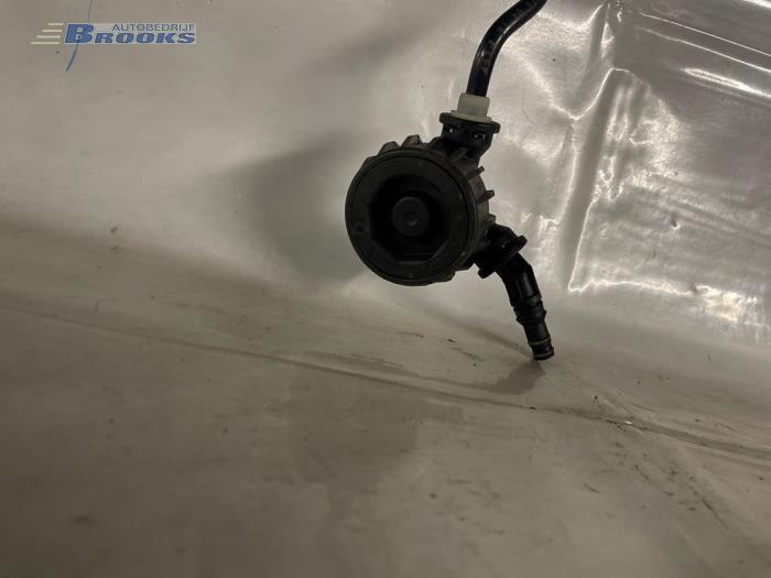 Clutch slave cylinder from a Dacia Dokker Express (8S) 1.5 dCi 75 2016