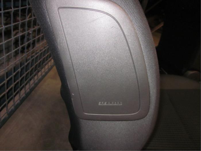 Fotel prawy z Suzuki Swift (ZA/ZC/ZD1/2/3/9) 1.5 VVT 16V 4x4 2006