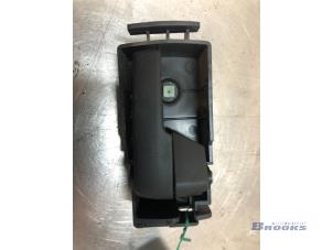 Used Door handle 2-door, right Ford Transit Connect 1.8 TDCi 75 Price € 10,00 Margin scheme offered by Autobedrijf Brooks