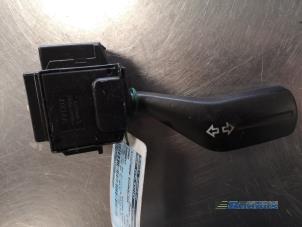 Usados Interruptor de indicador de dirección Ford Transit Connect 1.8 TDCi 75 Precio € 15,00 Norma de margen ofrecido por Autobedrijf Brooks