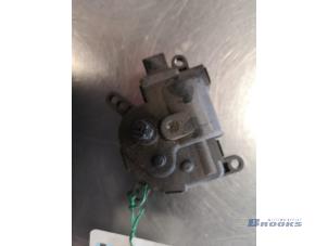 Used Heater valve motor Ford Transit Connect 1.8 TDCi 75 Price € 10,00 Margin scheme offered by Autobedrijf Brooks
