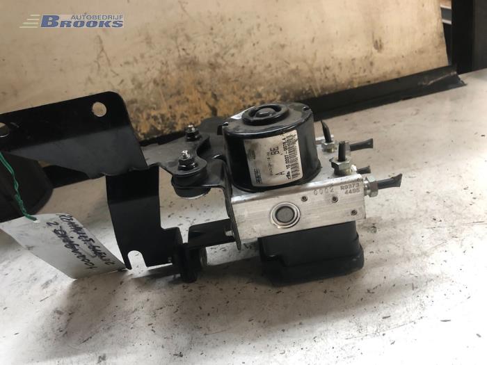 ABS pump from a Ford Transit Connect 1.8 TDCi 75 2011