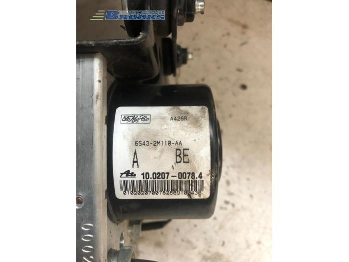 ABS pump from a Ford Transit Connect 1.8 TDCi 75 2011
