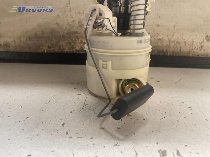 Electric fuel pump from a Renault Clio 2003