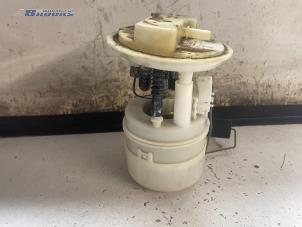 Used Electric fuel pump Renault Clio Price € 15,00 Margin scheme offered by Autobedrijf Brooks