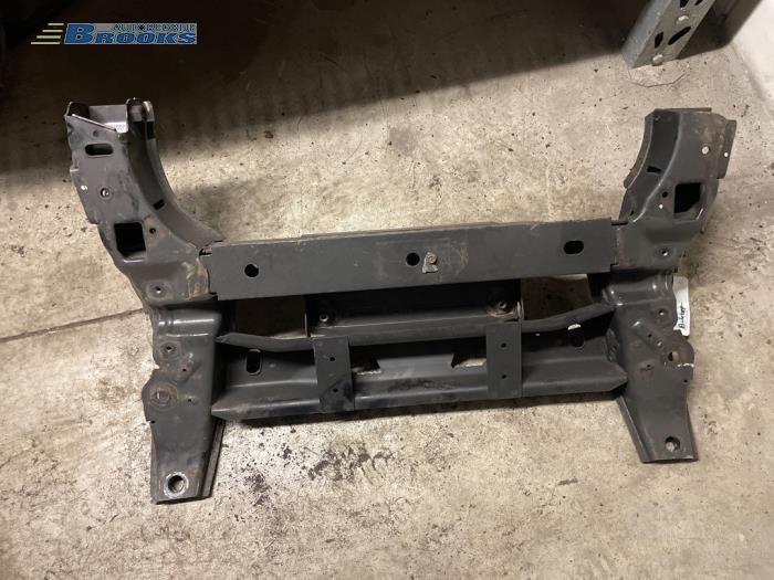 Subframe from a Chrysler PT Cruiser 2.2 CRD 16V 2003