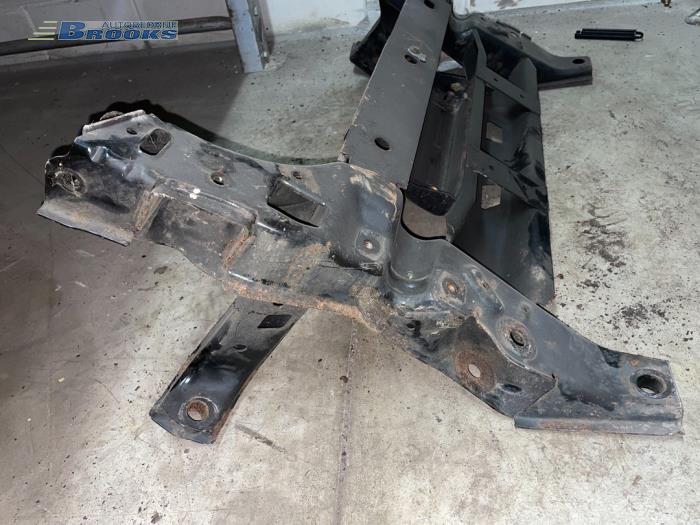 Subframe from a Chrysler PT Cruiser 2.2 CRD 16V 2003