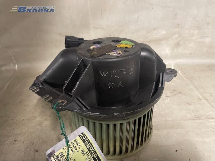 Heating and ventilation fan motor from a Renault Megane Scénic (JA) 2.0 RT 1997
