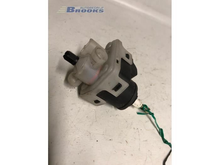 Używane Silnik reflektora Daewoo Lanos (TA/TF08/48/86) 1.5 Cena € 5,00 Procedura marży oferowane przez Autobedrijf Brooks