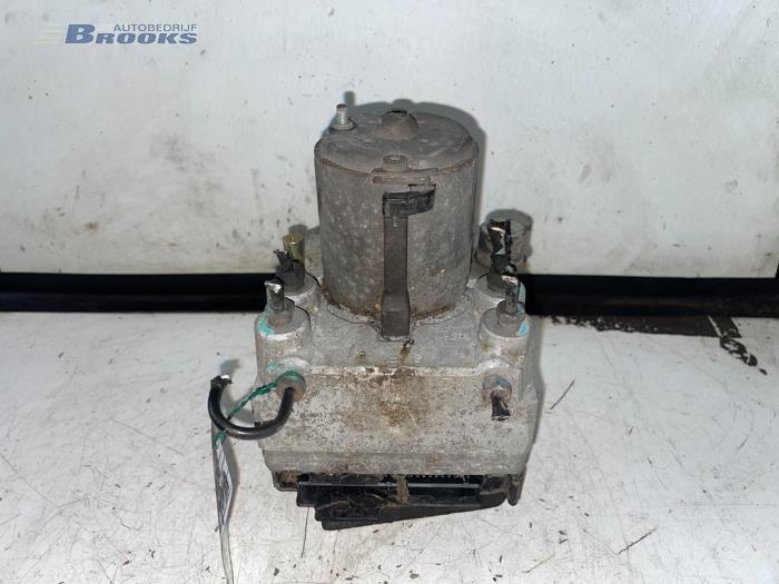 Usagé Pompe ABS Peugeot 306 (7A/C/S) 2.0 GTI 16V Prix € 40,00 Règlement à la marge proposé par Autobedrijf Brooks