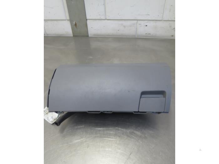 Begagnade Handskfack Volkswagen Crafter 2.5 TDI 30/32/35/46/50 Pris € 44,00 Marginaltabell erbjuds av Autobedrijf Brooks