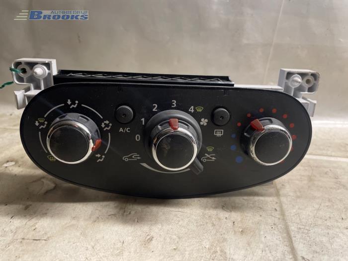 Heater control panel from a Dacia Duster (HS) 1.5 dCi 2016